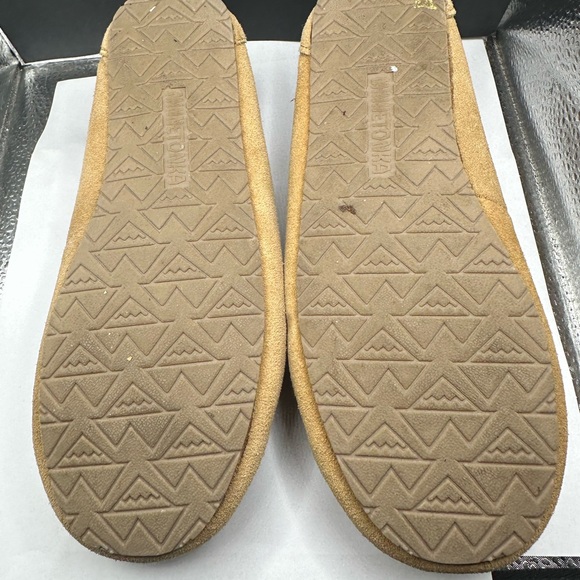 Minnetonka Women's Brown Moccasins with Bow Detail - Picture 5 of 6